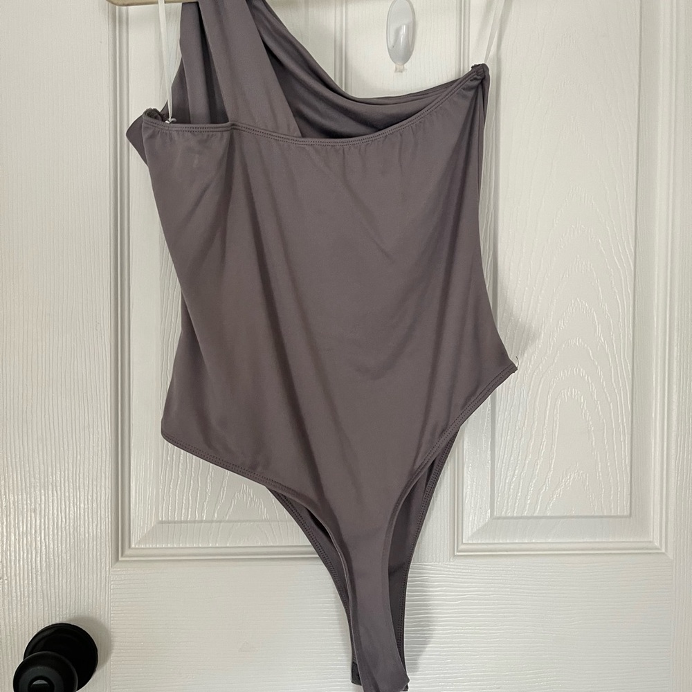 SHEIN Gray Twist Halter Bodysuit – Size L - Picture 4 of 5